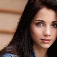 brunette teen actress