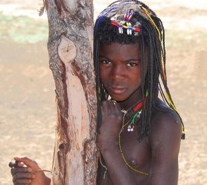 Young african tribe girls-adulte