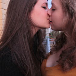 beautiful girls kissing videos