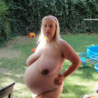 pregnant nudist photos