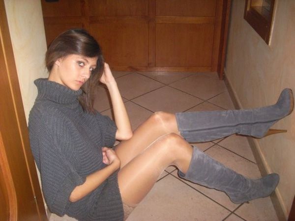 Amateur girls in pantyhose collant