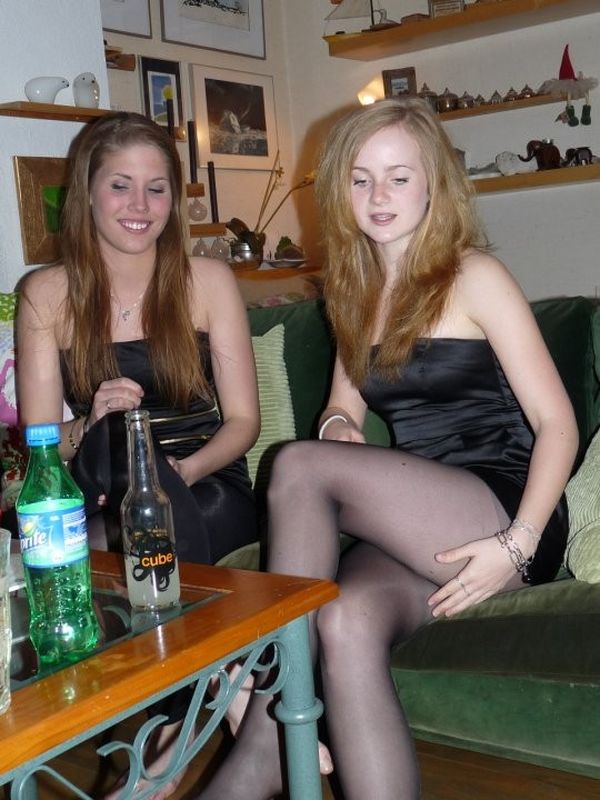 Amateur girls in pantyhose collant