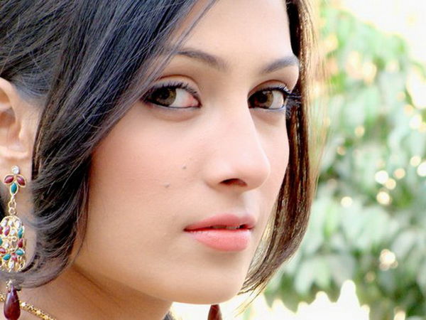 Elegance of Life: Ayeza Khan