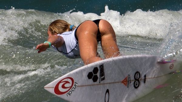 Nikki Van Dijk Sexy Photos - SURF