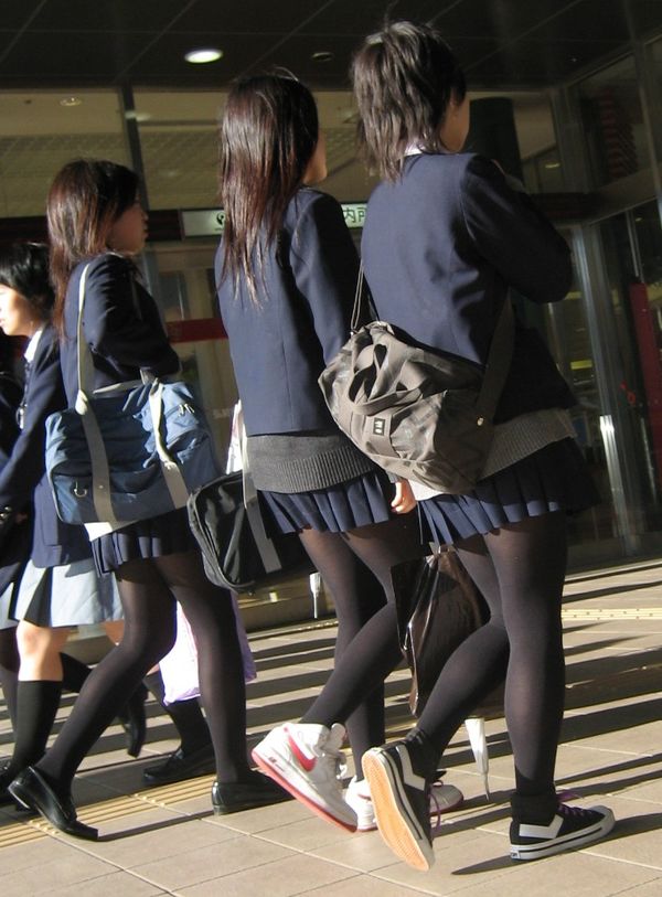 36 Views of Japanese Schoolgirls (In Tights) - Sankaku Compl