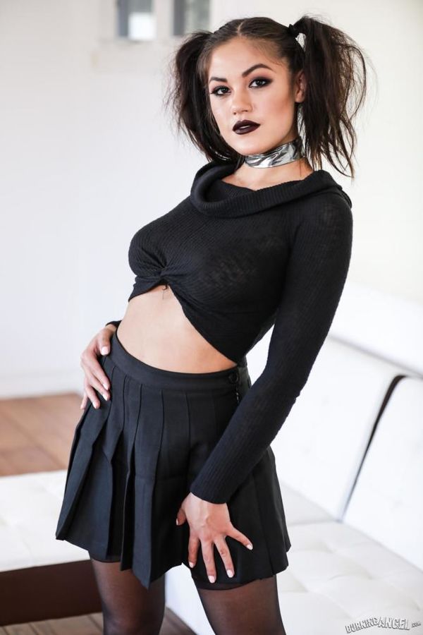 Goth teen Kendra Spade strips for