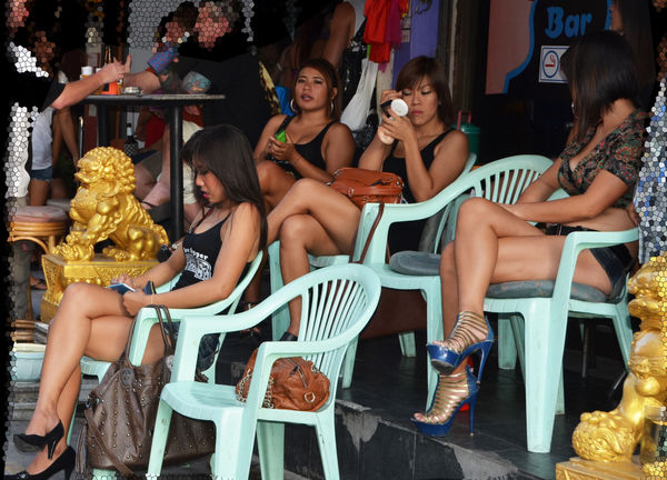 Pattaya Bar Girls - No Money, No