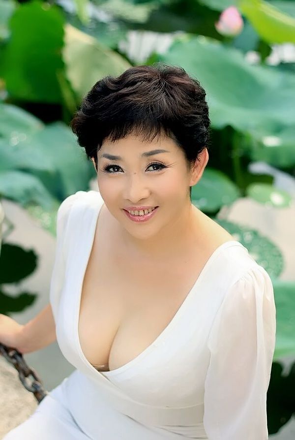 beautiful asian mature - porn pictures.
