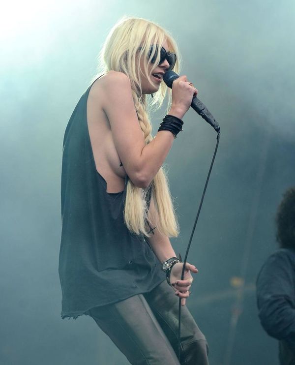 Taylor Momsen nude - pictures,