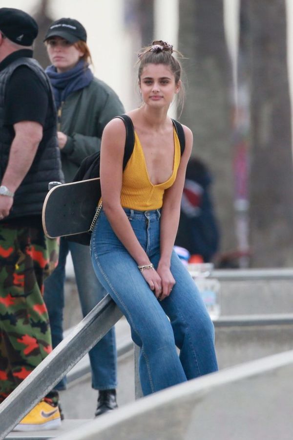 Taylor Hill Nude 01 10 2019 -