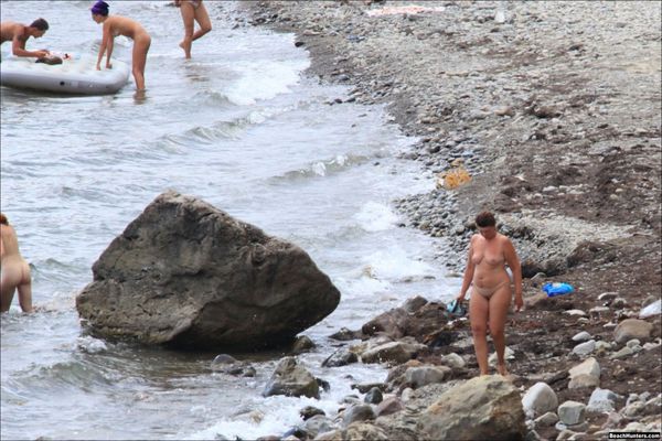 Girl like nude in public place -