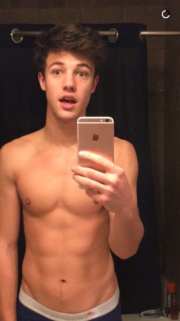 The Stars Come Out To Play: Cameron Dallas - New Shirtless &
