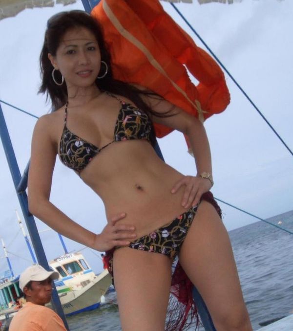 Tital Titil Tutol: Jewel Garcia in hot swimsuit photo