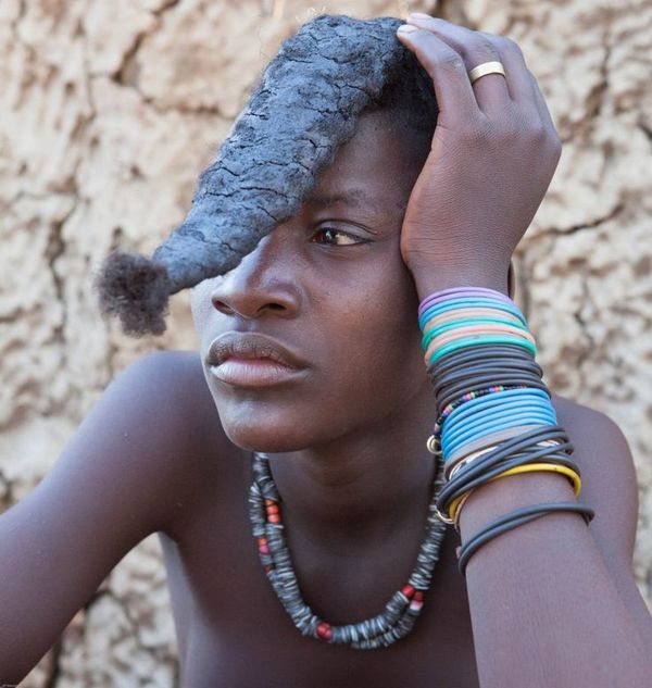 Nude african tribe girl-adulte