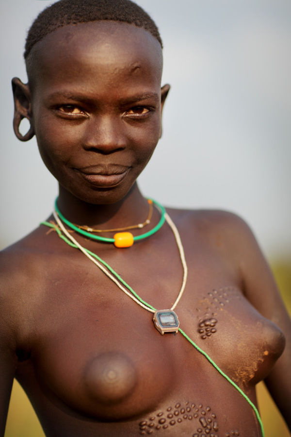 Porn Core Thumbnails : A Suri girl from Ethiopia.