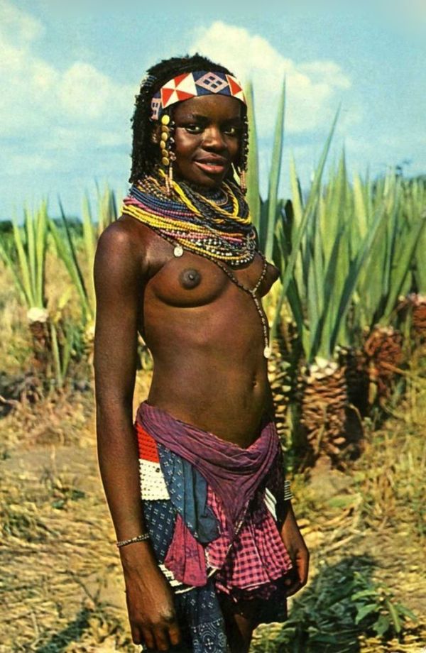 Angola "Etnia Umbundu, donna Muanha, Provincia do Benguela"