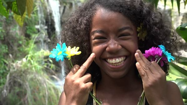 African Teen Girl Making Funny Stok Video (%100 Telifsiz) 13