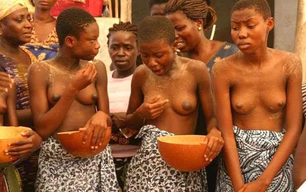 Les seins des africaines - Il