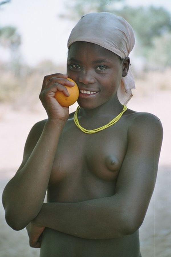 Image: Nam04 179 - Himba girl on the way to Epupa Falls, bor