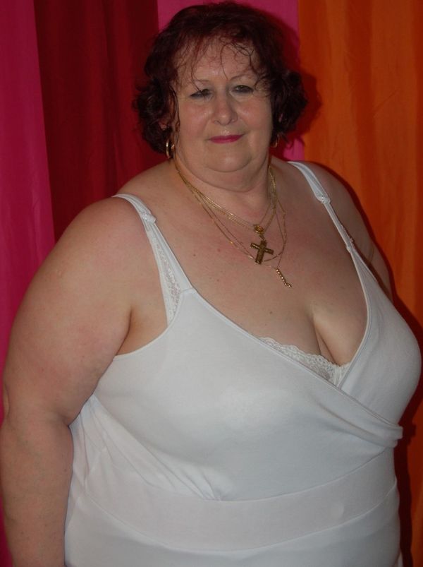 proud saggy GRANNIES nice cleavage 48 lingerie upskirtporn