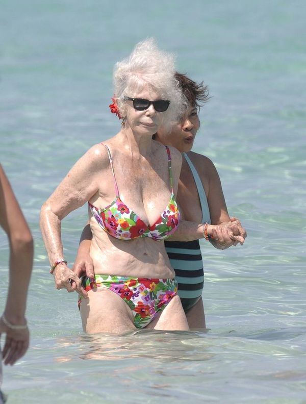 duchess of alba bikini 86 year old
