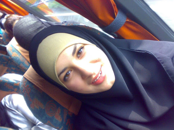 fashion show mall jobs: Smiling Hot Girl In Hijab