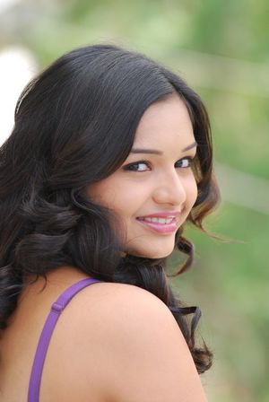 Wah Wari: Yamini - hot young and