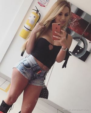 The cutest shemale teen Valery Henao -..