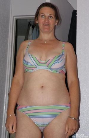 Amateur Younger Saggers In Swimsuit