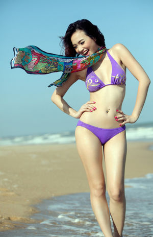 Ngoc Diep with sexy bikini