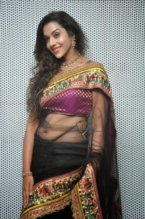 south indian sexy actress anu priya..