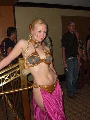 7aters Cubees: Alisa Chan as Leia Slave
