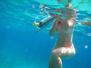 Men an woman scuba diving nude -
