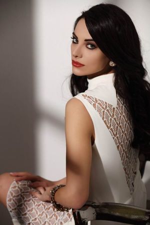 Hot & Sexy Turkish actress Tuvana
