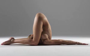 Naked Yoga is the New Yoga LaroFit