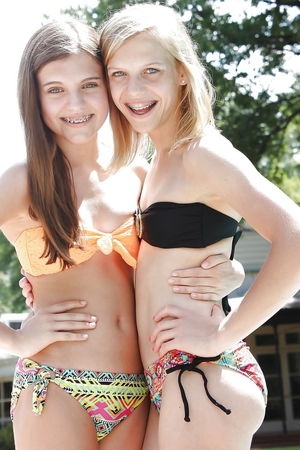 Sweet Teens in Bikinis - Pics -..