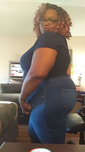 ? Beautiful Mature Big Booty Woman..