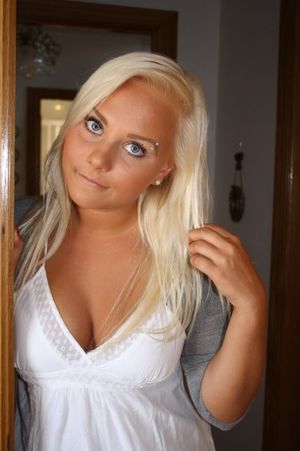 Finnish teen cleavages 03