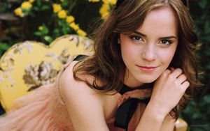 Emma Watson Hot HD Wallpapers..
