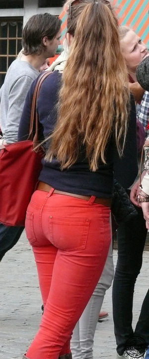 Hot teen ass in red pants - Voyeur
