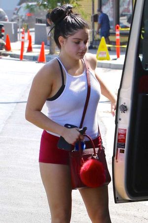 ariel-winter-booty-in-red-shorts-6