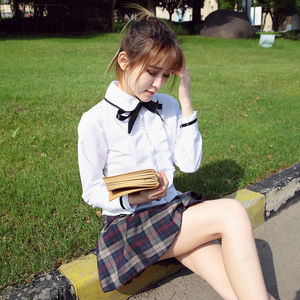 Schoolgirl nud sorÄŸusuna uyÄŸun