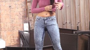 Roxy Pissing In Her Skin Tight Jeans -..