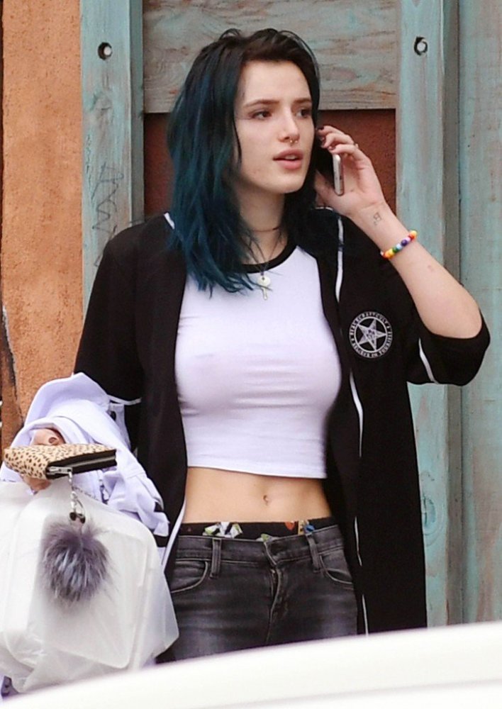 Bella Thorne Braless (9 Photos) #TheFappening