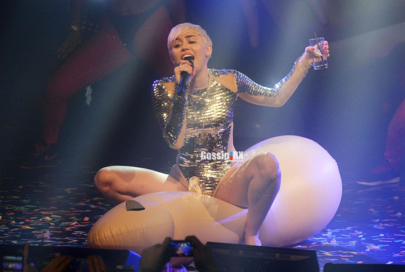 A Gallery of Miley's Obsession With Penis - GossipRx