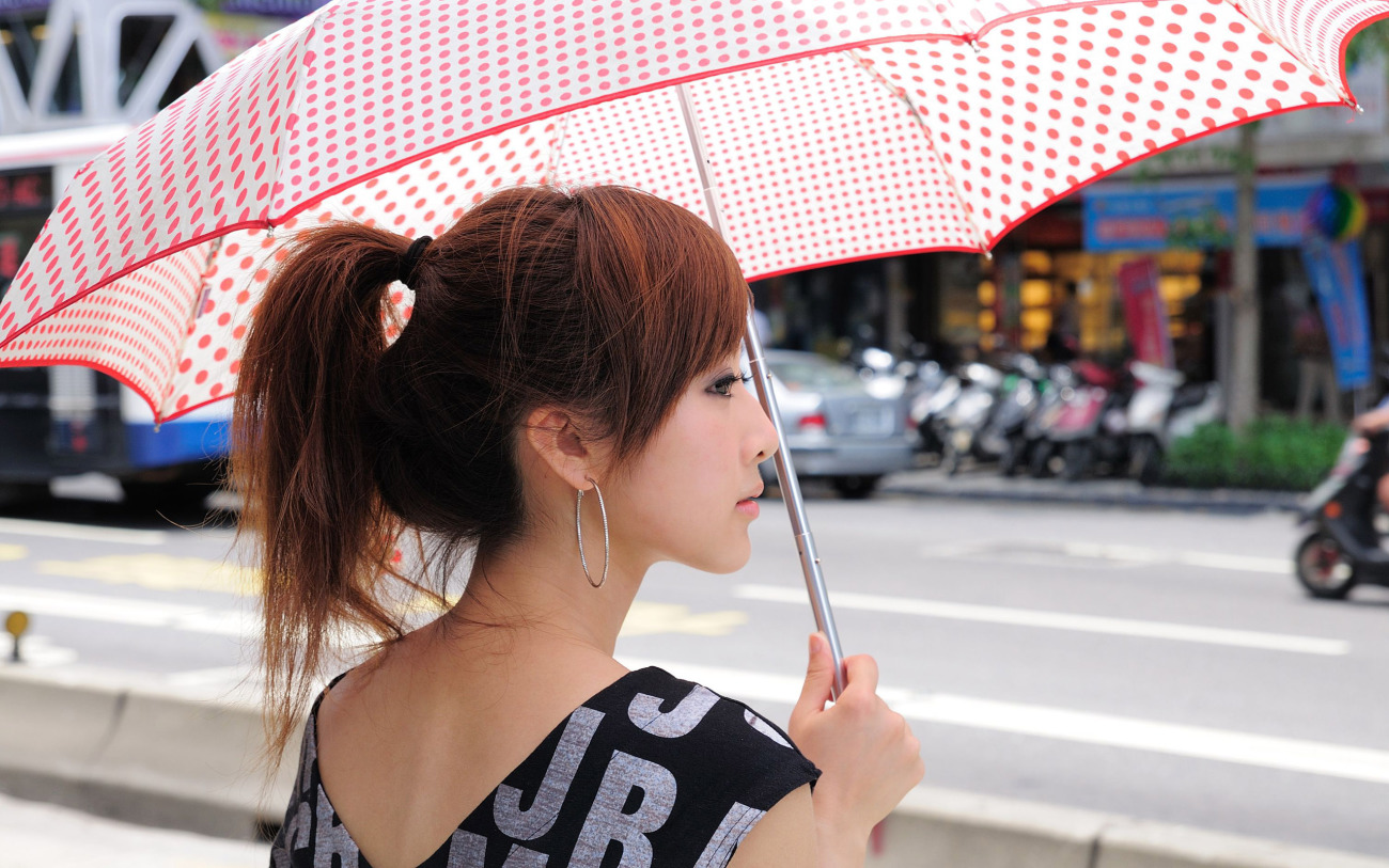 Японская девушка с зонтиком - обои для рабочего стола, карти