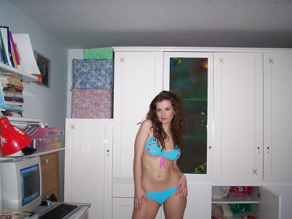 Hot italian teen Sara with wide hips and nice ass - 56 Pics