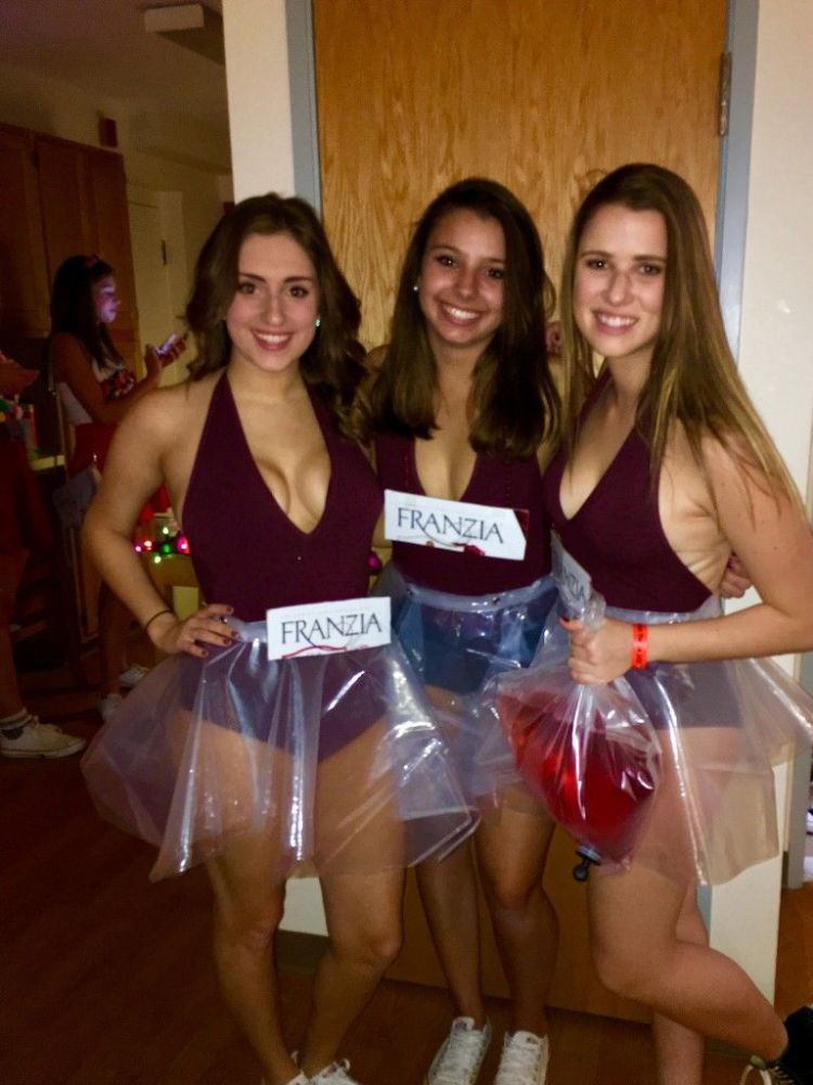 16 Last-Minute Halloween Costumes Literally Anyone Can Pull