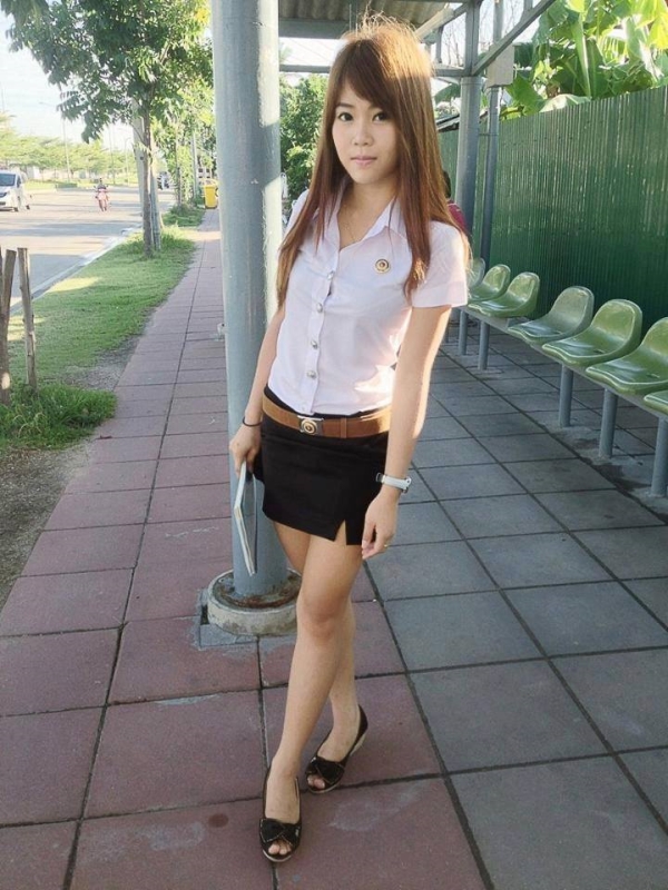 Sexy Thai university schoolgirl students in uniform - Teens