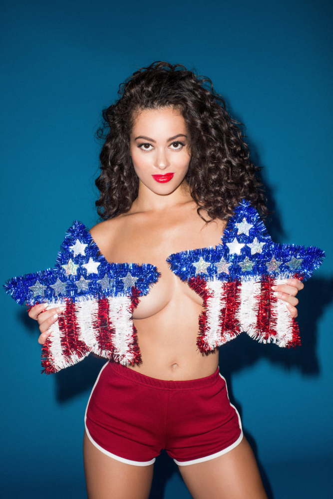 Sexy Girls Being Patriotic 4th of July - Pics - xHamster.